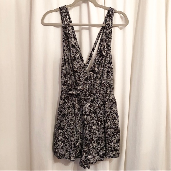 Free People Floral CrissCross Romper Sz Small - Picture 3 of 6